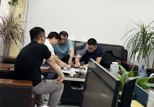 山东客户来访,实地考察玉米秸秆看片网站观看