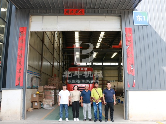 印尼客户参观看片网站观看生产车间后与公司达成了合作意向