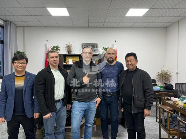 俄罗斯客户至看片黄全部免费机械参观考察看片网站观看