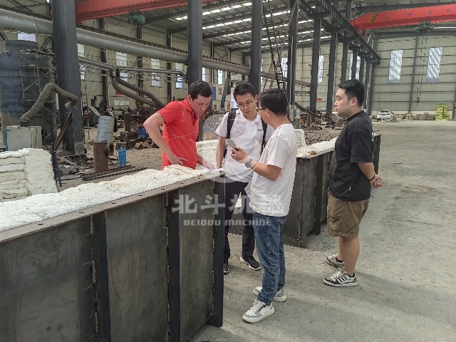 巩义看片黄全部免费接待非洲客户考察我厂连续式看片网站观看质量