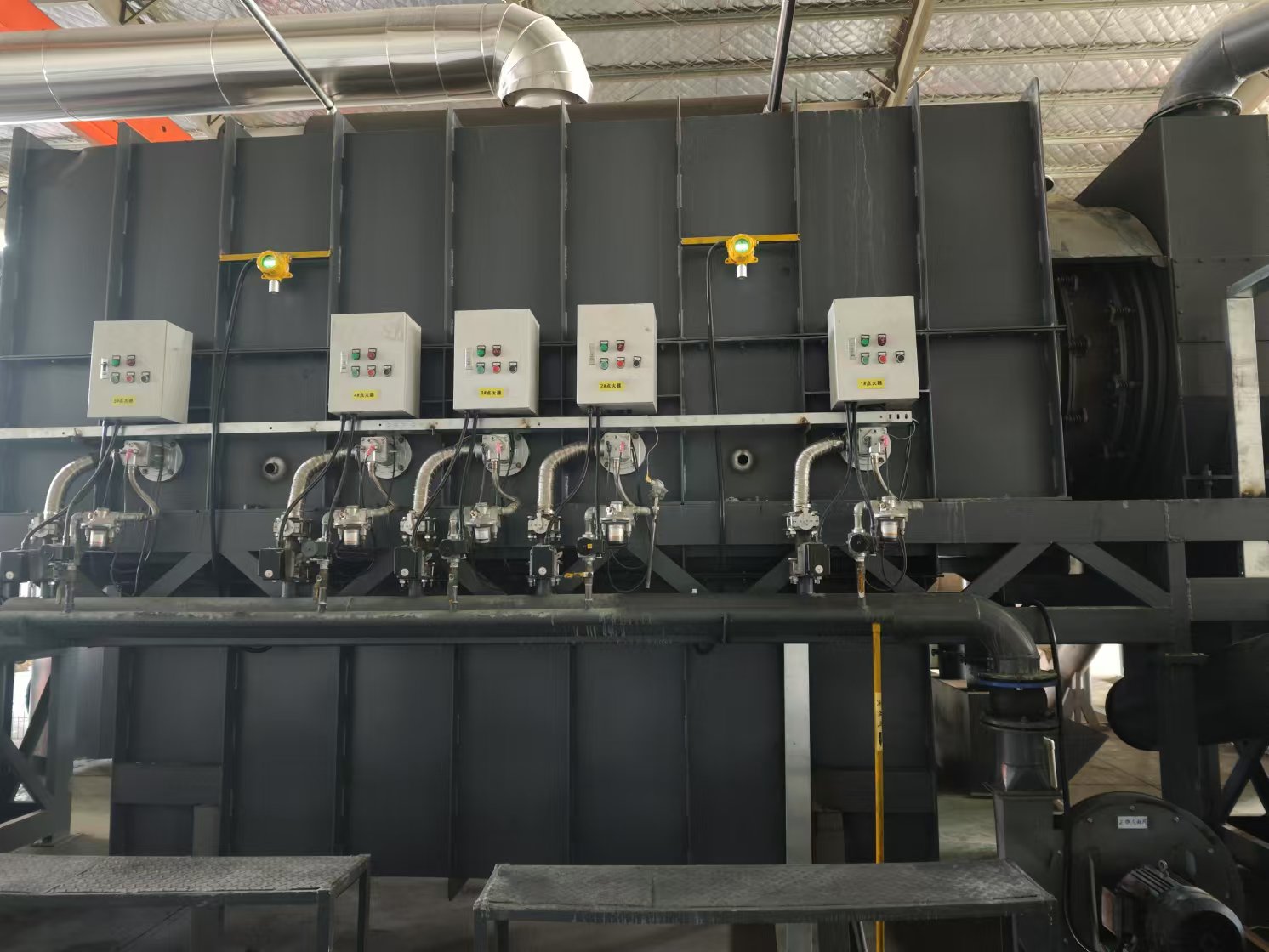 30分钟连续式看片网站观看将原料转化为炭粉