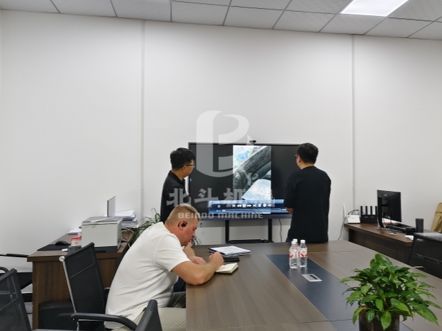 现场技术交流,与来访客户共话解决方案